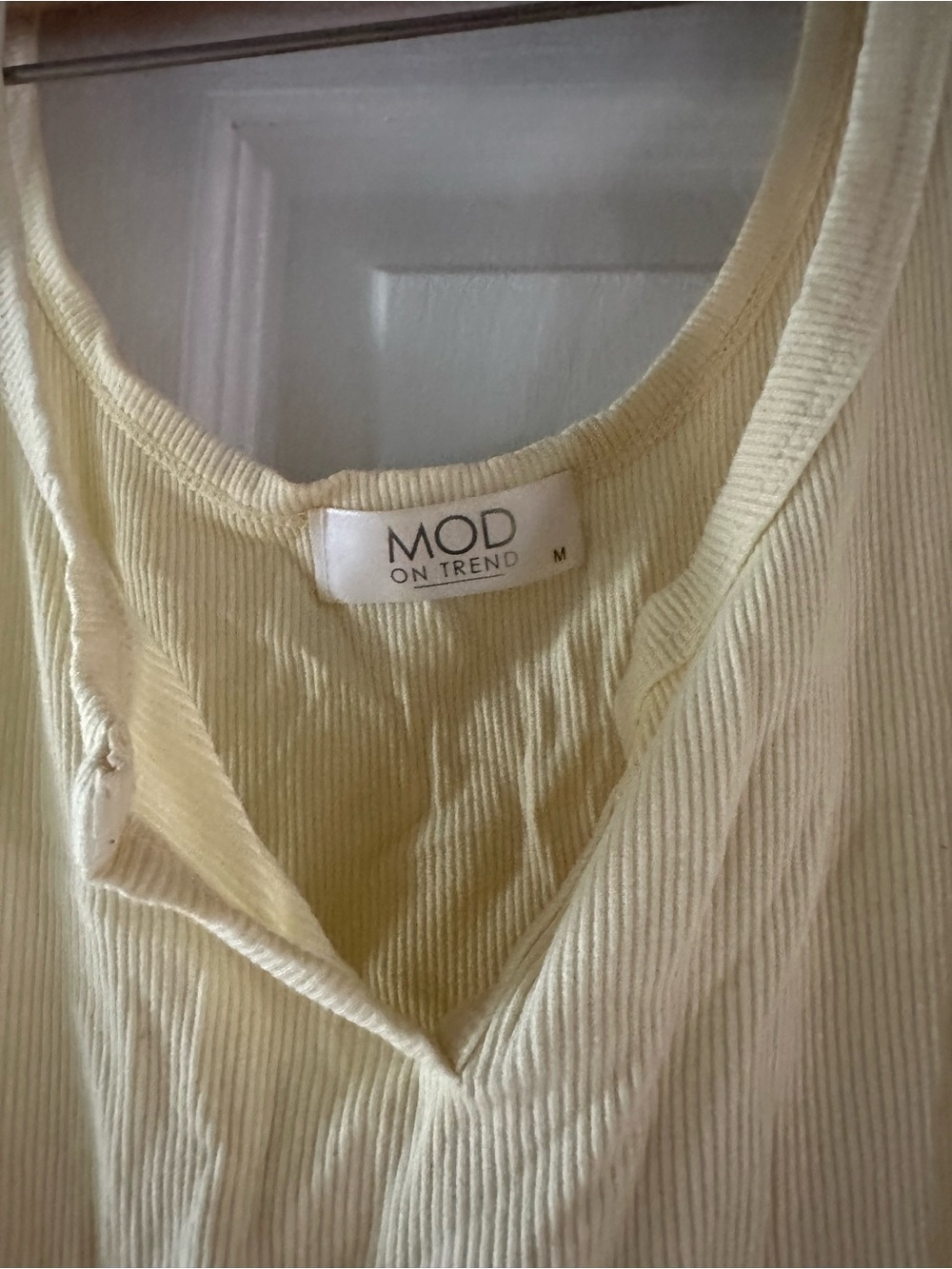 Yellow Ribbed V-Neck Tank Top - M - Picture 3 of 3